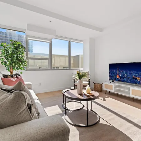 Stylish Downtown La Getaway - Prime Location On Wilshire Blvd! 2 Bedroom 1 Bath